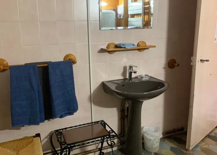 Rdc Dans Le Genestou * Бес-э-Сент-Анастез